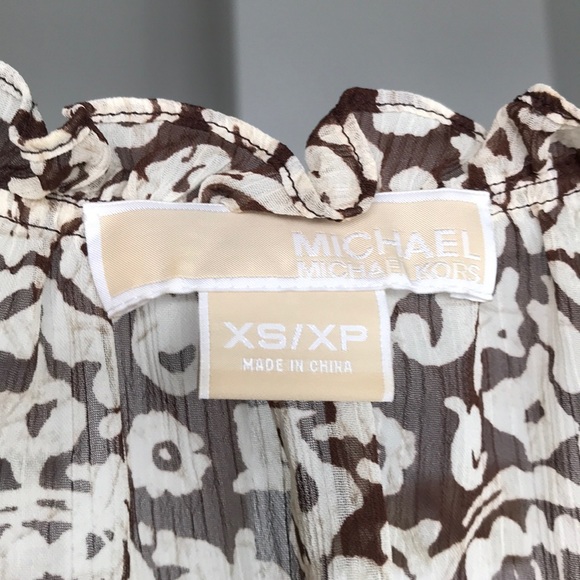 🌸☀️MICHAEL KORS BLOUSE SZ XS PETITE BROWN & TAN LIGHT & FLOWY GREAT CONDITION! - Picture 2 of 5